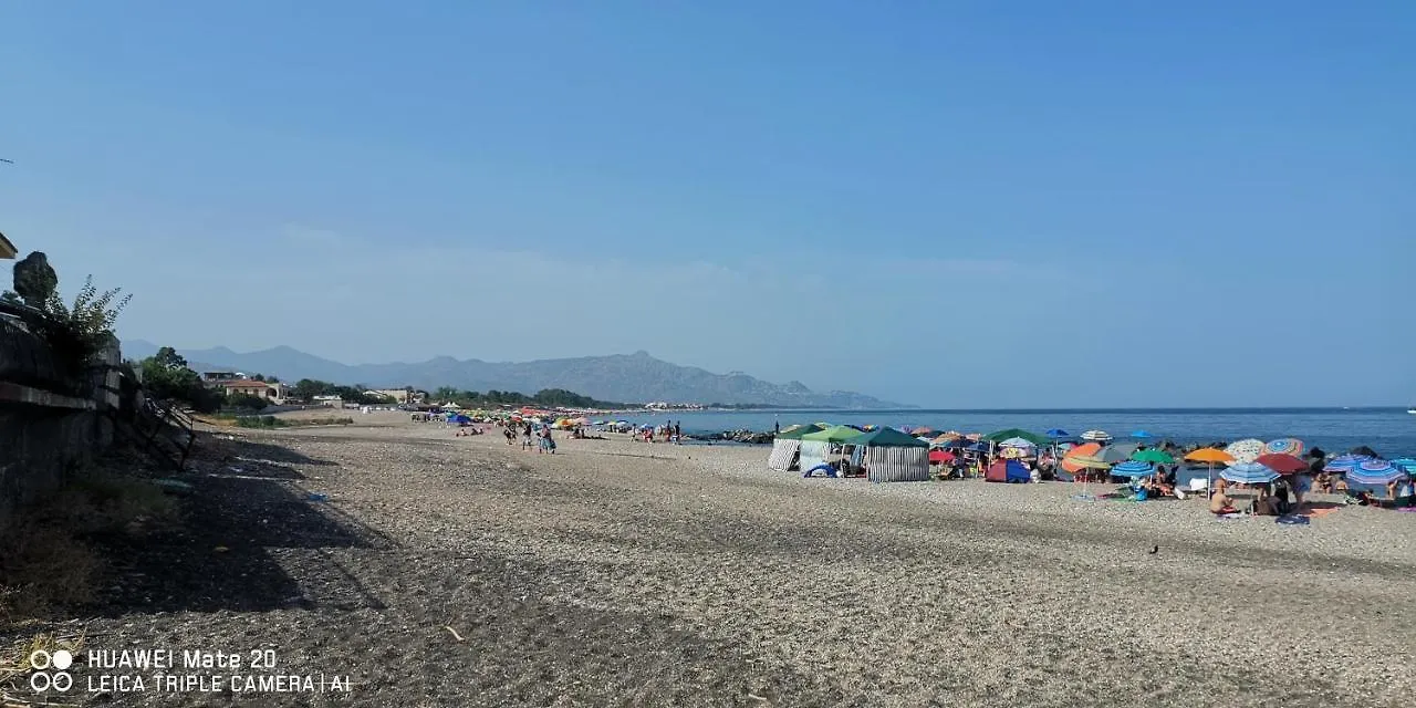 Appartamento Sea Garden, fronte mare con piscina Mascali