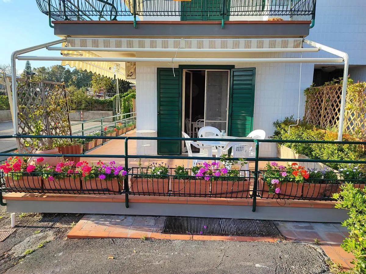 Appartamento Sea Garden, fronte mare con piscina Mascali
